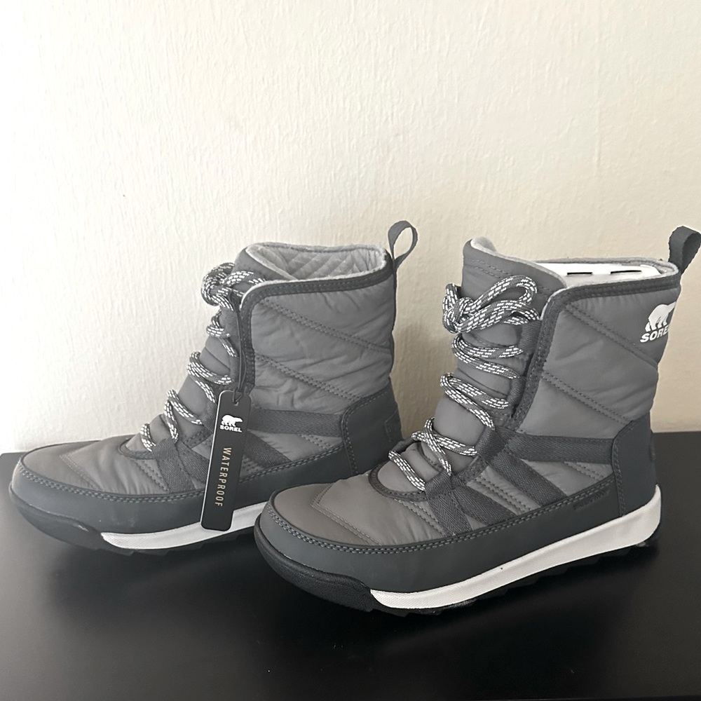 Sorel Women’s Whitney II Short Lace Boot - NWT, NWOB